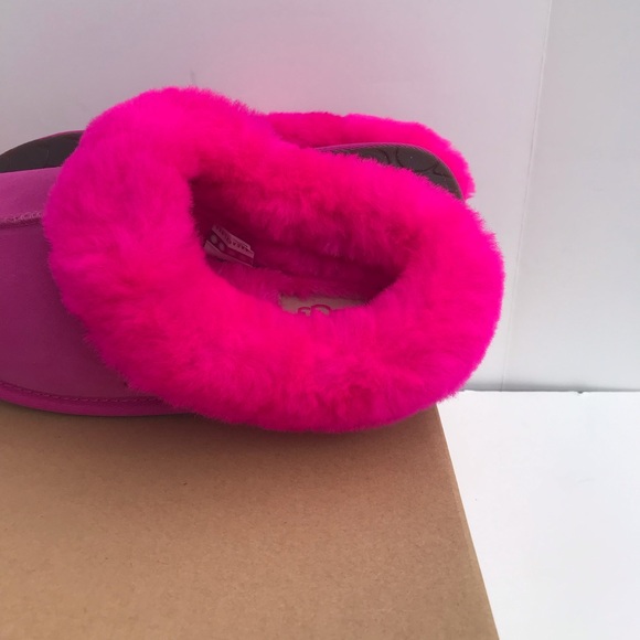 UGG Moraene Slippers - Picture 7 of 12